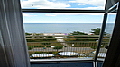 einige Suiten besitzen einen Balkon, unsere nur einen kleinen Austritt mit schönem Blick auf die Ostsee