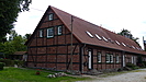 auf dem Weg zum Gutshaus sehen wir noch einige schöne Gebäude