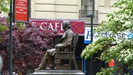 MIDTOWN MANHATTAN - auf dem Greeley Square, Teil des Herald Square, steht die Statue von Horace Greeley, der Herausgeber der New-York Tribune