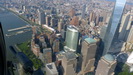 HUBSCHRAUBERRUNDFLUG -  der Bereich um das WTC mit einem der Memorial Pools rechts unten im Bild