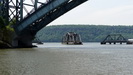 CIRCLE LINE -  wir haben den nördlichsten Punkt erreicht, vor uns die geöffnete Eisenbahnbrücke "Spuyten Duyvil Bridge" und dahinter der Hudson River