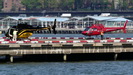 HUBSCHRAUBERRUNDFLUG - auf dem Weg zum Heliport am Pier 11 sehen wir schon die ersten Helikopter starten und landen