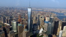 HUBSCHRAUBERRUNDFLUG -  wir passieren das World Trade Center etwa auf Höhe der höchsten Stelle des Gebäudes, ein toller Blick