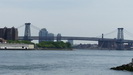 BROOKLYN DUMBO - die Willamsburg Bridge ist die 3. große Brücke in Sichtweite, die Brooklyn und Manhattan verbindet