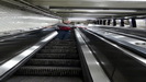 METRO - dann geht es mit der Rolltreppe tief hinunter zur Metro