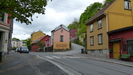 wir erreichen die kleine Seitenstraße Damstredet, hier stehen noch noch einige der wenigen alten Holzhäuser Oslos