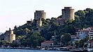 	die alte Festung Rumeli Hisarı aus osmanischer Zeit, die 1452 erbaut wurde, steht direkt an der Fatih-Sultan-Mehmet-Brücke