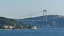 direkt vor uns taucht jetzt die Fatih-Sultan-Mehmet-Brücke auf