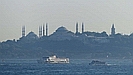 im diesigen Licht des Spätnachmittags passieren wir den Topkapipalast, die Hagia Sophia und die Blaue Moschee