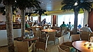 DECK 9 - wer lieber klimatisiert speist findet auch im Inneren des Calypso Restaurants schöne Fensterplätze