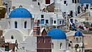 die typisch blauen Kuppeln von Oia, sie sind auf jedem Foto der Insel zu sehen