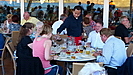 wir genießen das Abendessen auf dem Außendeck des Calypso-Restaurants mit Heike und Steffen