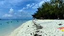 MAURITIUS -  am Le Morne Public Beach legen wir eine Pause ein und genießen eine kleine Mahlzeit