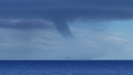 SEETAG -  während eines kräftigen Schauers bildet sich ein ziemlich großer Tornado  (Wasserhose)