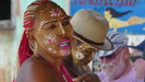 MADAGASKAR -  die Gesichtsbemalung der Frauen dient der Schönheit, schützt die Haut, soll Insekten abschrecken und ist dekorativ