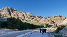 PETRA - mit Blick auf die eindrucksvolle Bergkulisse sind wir auf dem Weg zum Sik, hier ist der Weg noch sehr breit 