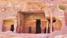 PETRA -  eine der markantesten Felswohnungen in Petra mit Räumen im Freien und Räumen, die in den Fels gehauen wurden