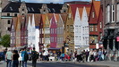BERGEN -  wir erreichen das Hanseviertel Bryggen, jetzt am Mittag sind deutlich mehr Touristen unterwegs