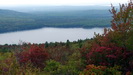 BAR HARBOR - unter uns liegt der Eagle Lake, der Indian Summer beginnt so ganz langsam