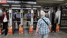 NEW YORK - an der Endstation der Linie 8 verlassen wir die Subway