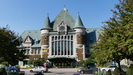 QUEBEC - der Bahnhof Gare de Palais von 1915, ein Gebäude im französischen Stil mit 12 m hohen Fenstern die innen für viel Tageslicht sorgen