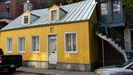 MONTREAL - schönes Holzhaus (Maison Joseph-Brossard)  mit Steinfundament und Kamin von 1826 in der Rue Saint-Louis