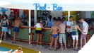 AIDALUNA - die Pool Bar ist den ganzen Tag über gut besucht 