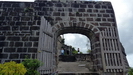 GRENADA - der Eingang zum Fort, es wurde schon 1791 von den Franzosen erbaut
