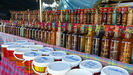 GUADELOUPE - auf dem Markt werden neben touristischen Sachen viele Gewürze und alkoholische Getränke angeboten