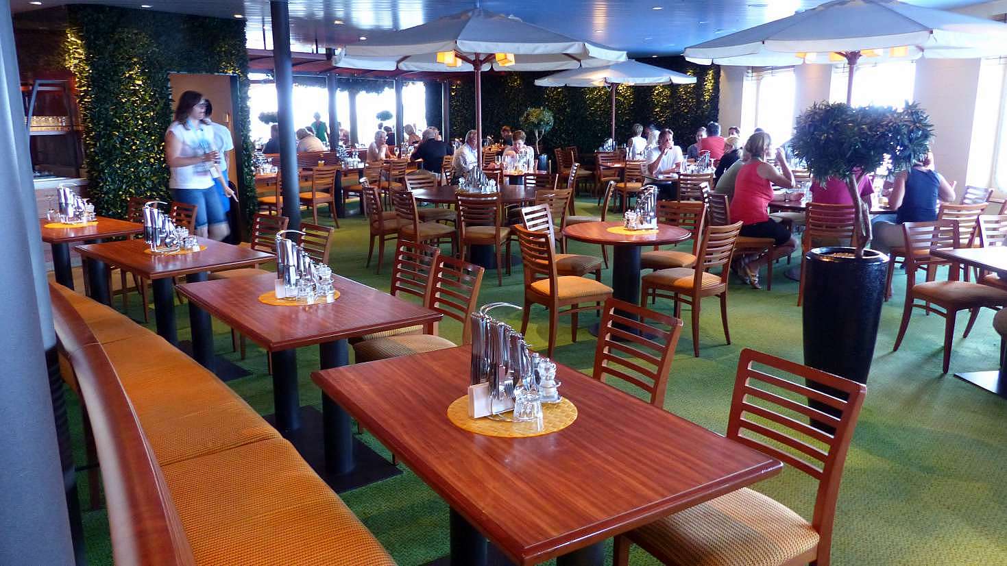 AIDALUNA - wir bummeln über die Aidaluna, von der Aussenansicht bis zum