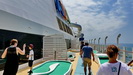 CIVITAVECCHIA/ROM - sogar Minigolf kann man auf der Aidaprima spielen