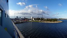 TALLINN - bei strahlendem Sonnenschein erreichen wir den Hafen von Tallinn