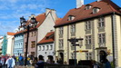 RIGA -  das ockerfarbene Haus stammt vermutlich aus dem Jahr 1435 und war schon damals eine Herberge für Reisende