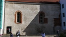 RIGA -  In der Skarnu iela, direkt vor der Kirche, steht das vermutlich älteste Gebäude Rigas von wahrscheinlich 1208, die Kirche St. Georg, die heute ein Museum ist