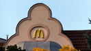 SOPOT - McDonalds Zeichen an einer alten Hausfassade