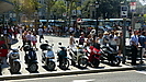 mit Motorrollern kommt man sehr gut durch die ziemlich überfüllten Straßen Barcelonas