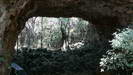 UNDARA VOLCANIC N.P. - eine weitere teilweise eingestürzte Lavahöhle mit viel Bewuchs