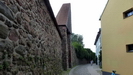 die Stadtmauer mit den Resten eines Lughauses auf der Mauer