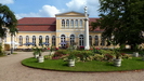 NEUSTRELITZ - auf der östlichen Parkseite befindet sich die Orangerie von 1755, heute befindet in dem Gebäude ein Restaurantcafé