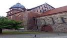 WAREN - die St. Marien Kirche, der rechteckige Feldsteinchor (rechts) und die Sakristei im romanischen Stil stammen aus dem 14.Jhdt.