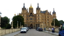 SCHWERIN - Blick zurück auf den Eingangsbereich des Schweriner Schlosses