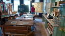 das alte Klassenzimmer dient heute auch als Ausstellungsraum