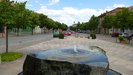 der aus einem Findling erschaffene Brunnen auf dem Marktplatz von Kremmen