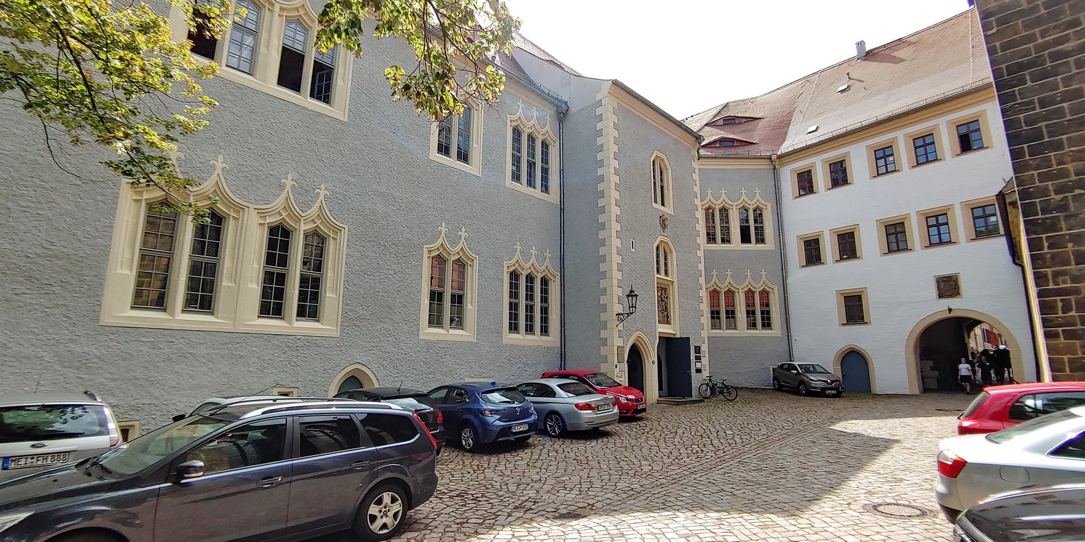 im ehemaligen Meißner Bischofsschloss von 1476 sitzt heute das Amtsgericht der Stadt Meißen