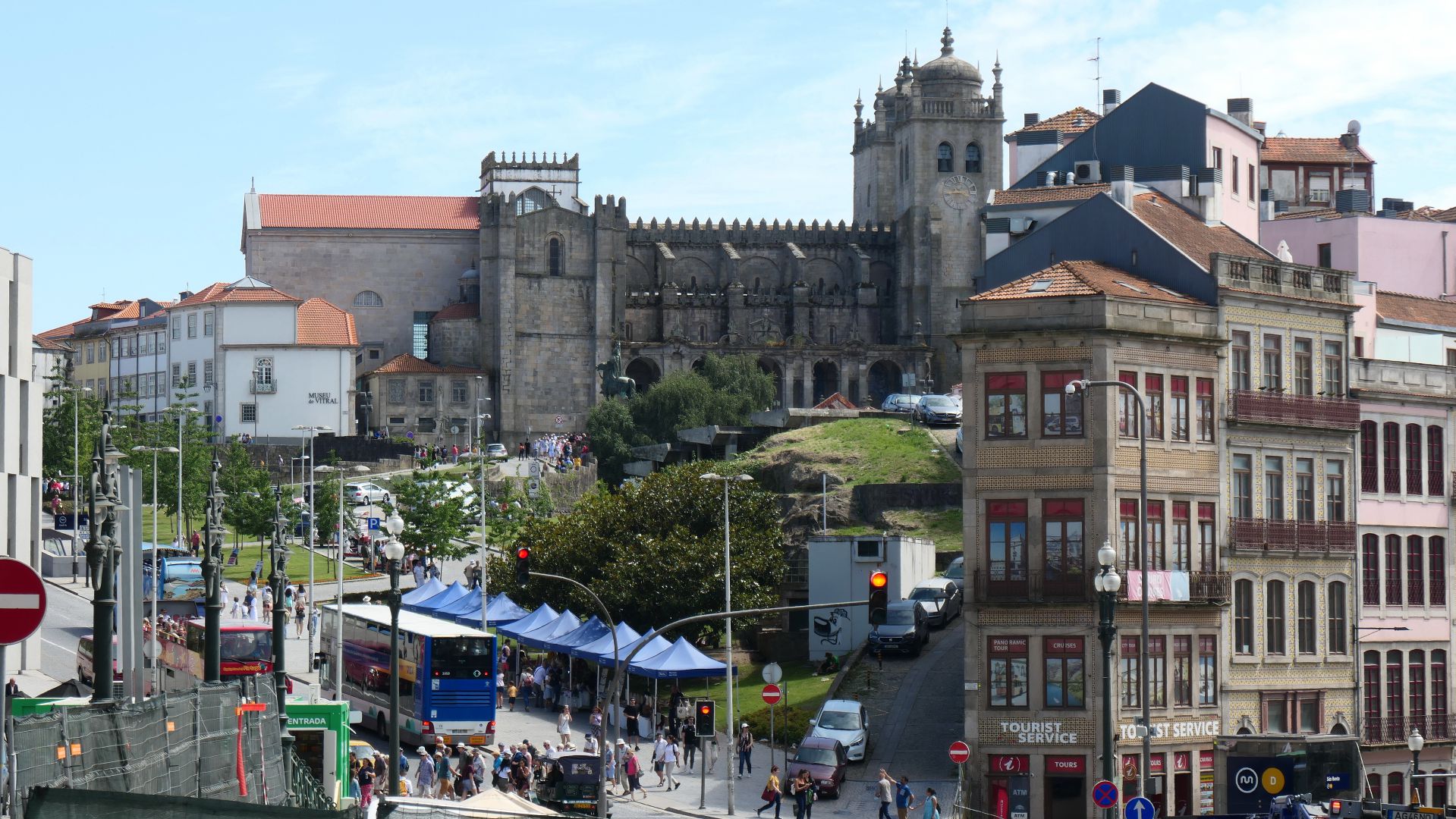 PORTO -  in einiger Entfernung steht die Kathedrale von Porto, die wir übermorgen besuchen werden