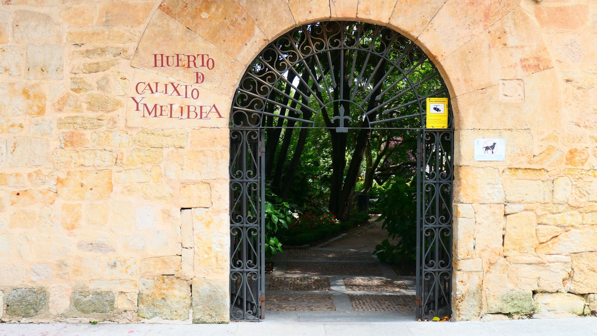 SALAMANCA - der Huerto de Calisto y Melibea ist ein Garten von 2.500 Quadratmetern in der Altstadt