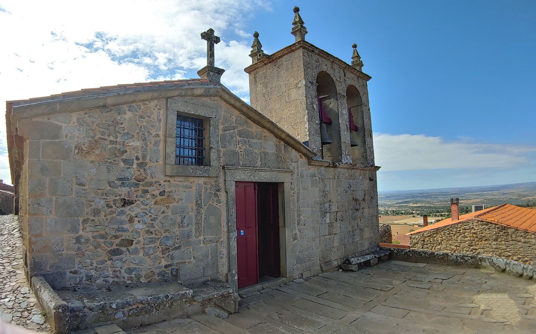 CASTELO RODRIGO - die kleine Kirche "Nossa Senhora de Rocamador" wurde im 13. Jhdt. erbaut