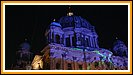 letzte Station ist der Berliner Dom, der im 2.Weltkrieg schwer zerstrt und wieder aufgebaut wurde
er wird auf einer Seite mit verschiedensten Formen und Figuren gestrahlt
