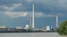 A-ROSA BRAVA - ... und jede Menge Industrieanlagen