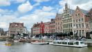 GENT - viele Touristen sind hier zu Fuß, auf Ausflugsbooten, als Stand-Up-Paddler und per Kajak unterwegs